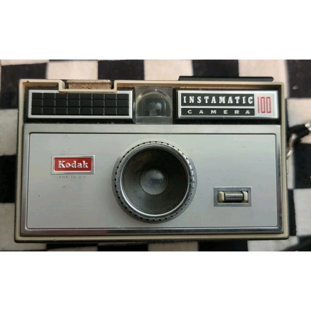Kodak Instamatic 100 Vintage 126 Film Camera w Kodak Color II Film